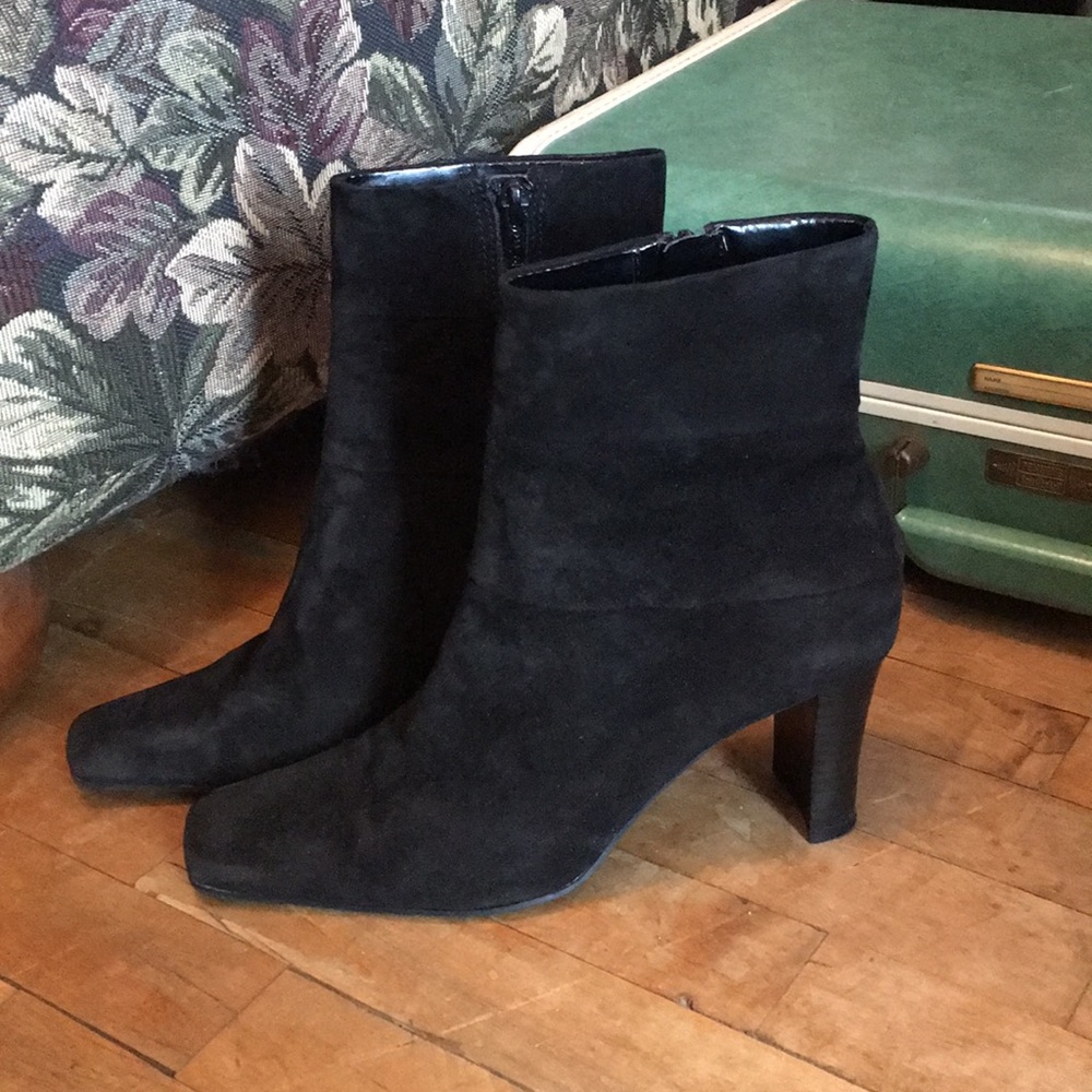 Black Suede Bandolino Ankle Booties Size 7.5 - Picture 1 of 8